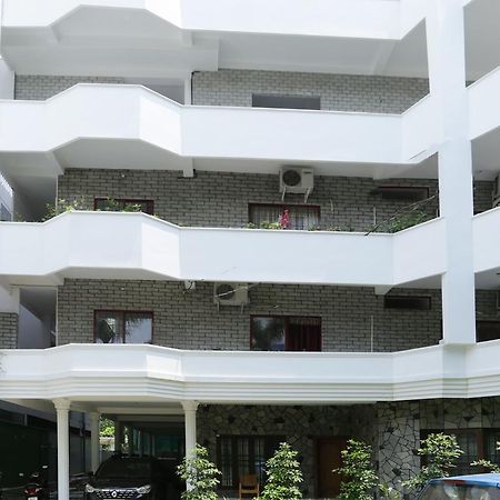 Heaven Gardens Hotel Kochi Exterior photo