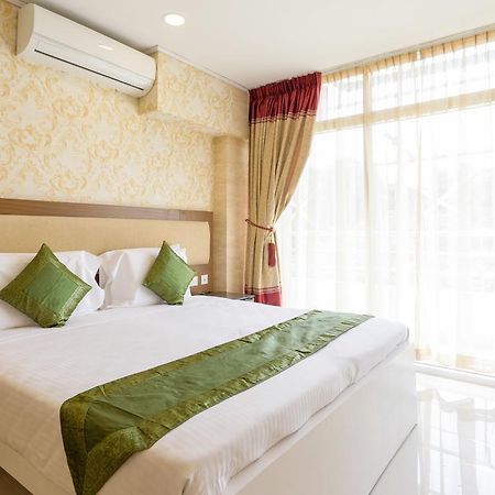Heaven Gardens Hotel Kochi Exterior photo