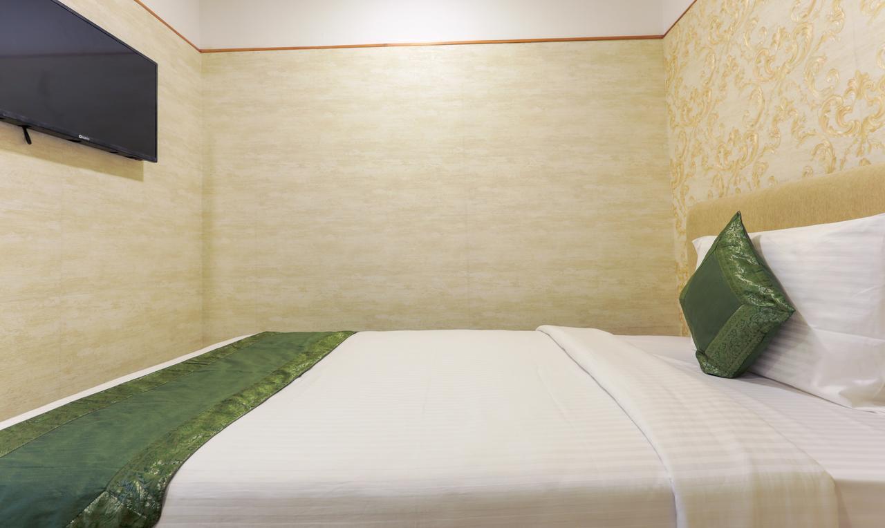 Heaven Gardens Hotel Kochi Exterior photo