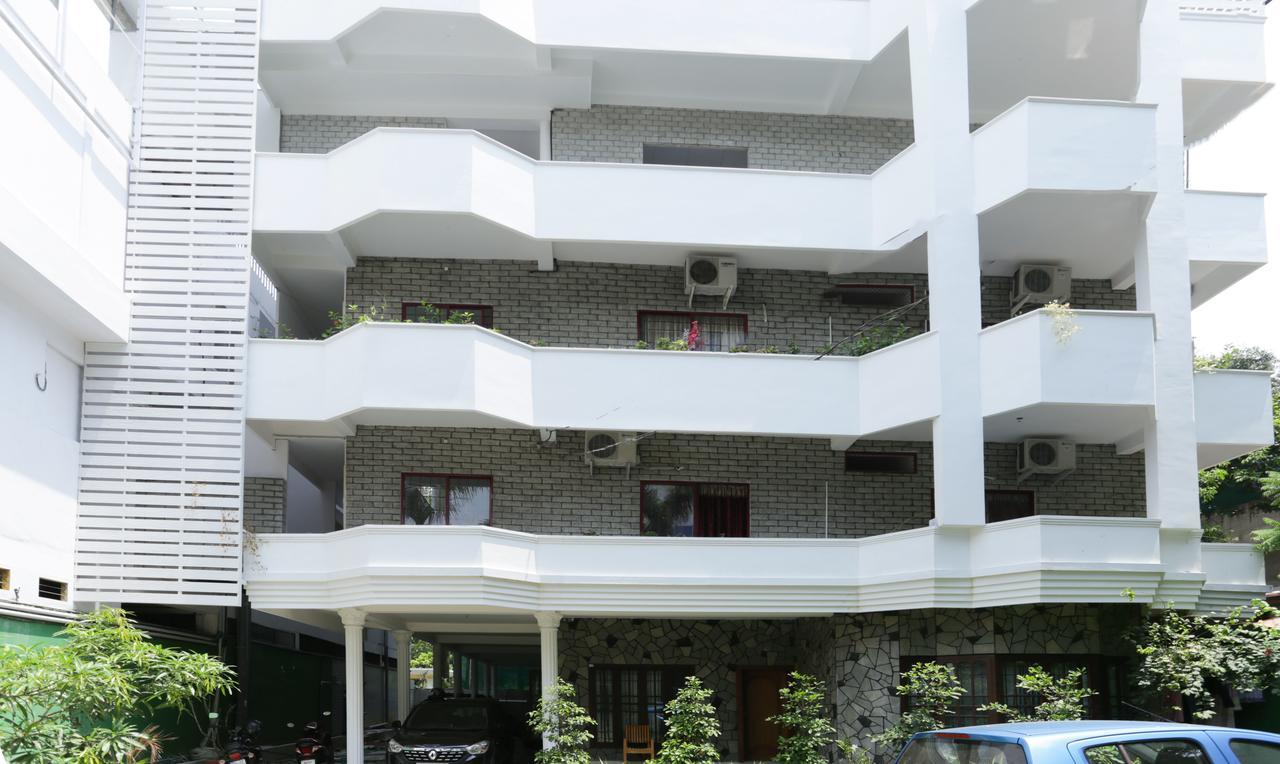 Heaven Gardens Hotel Kochi Exterior photo