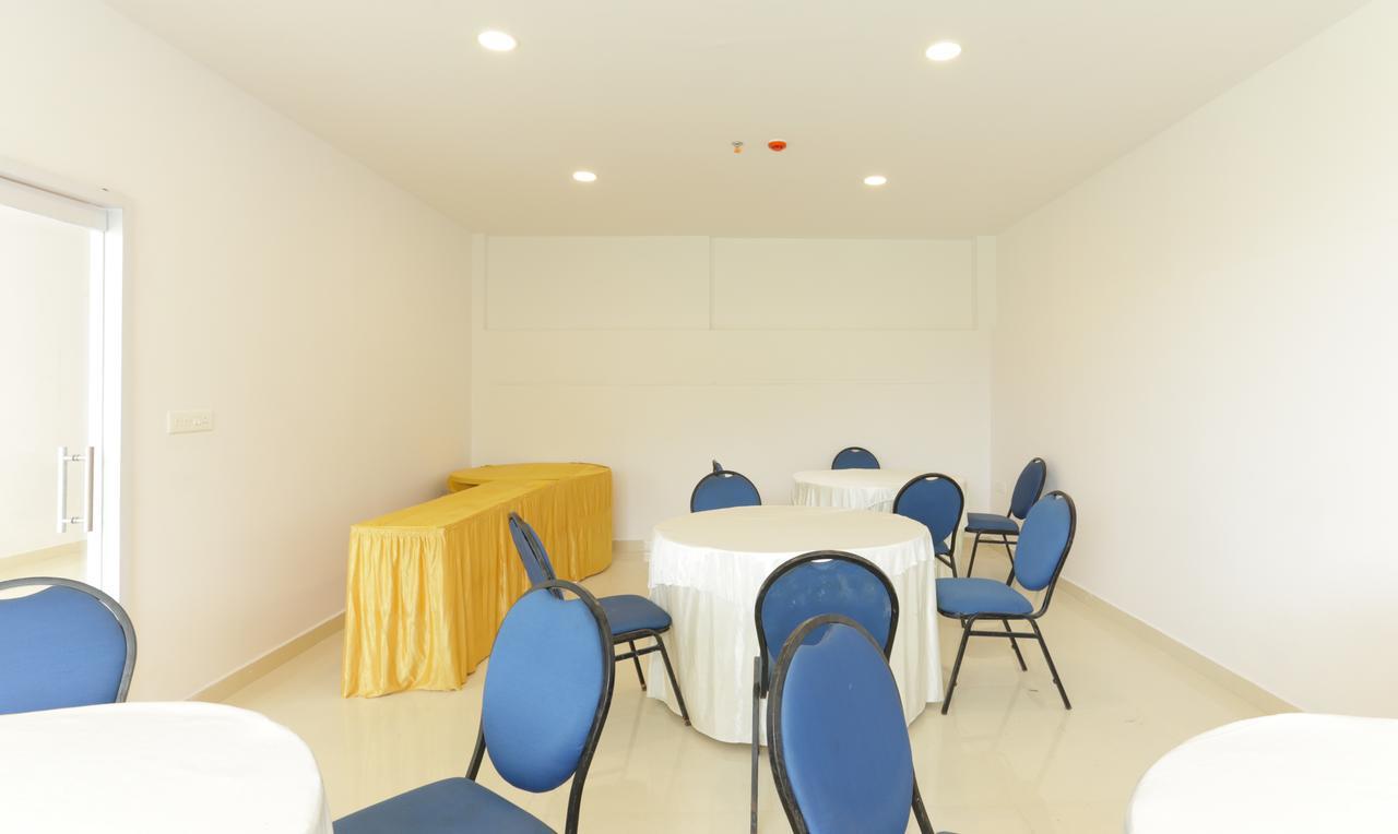 Heaven Gardens Hotel Kochi Exterior photo