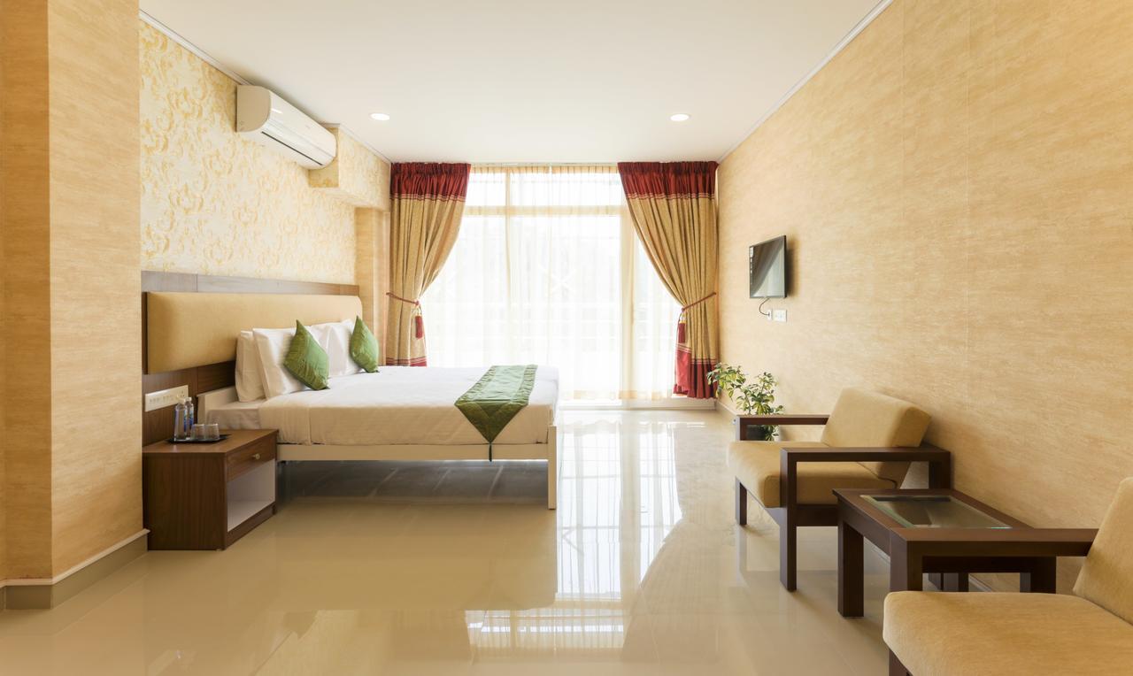 Heaven Gardens Hotel Kochi Exterior photo