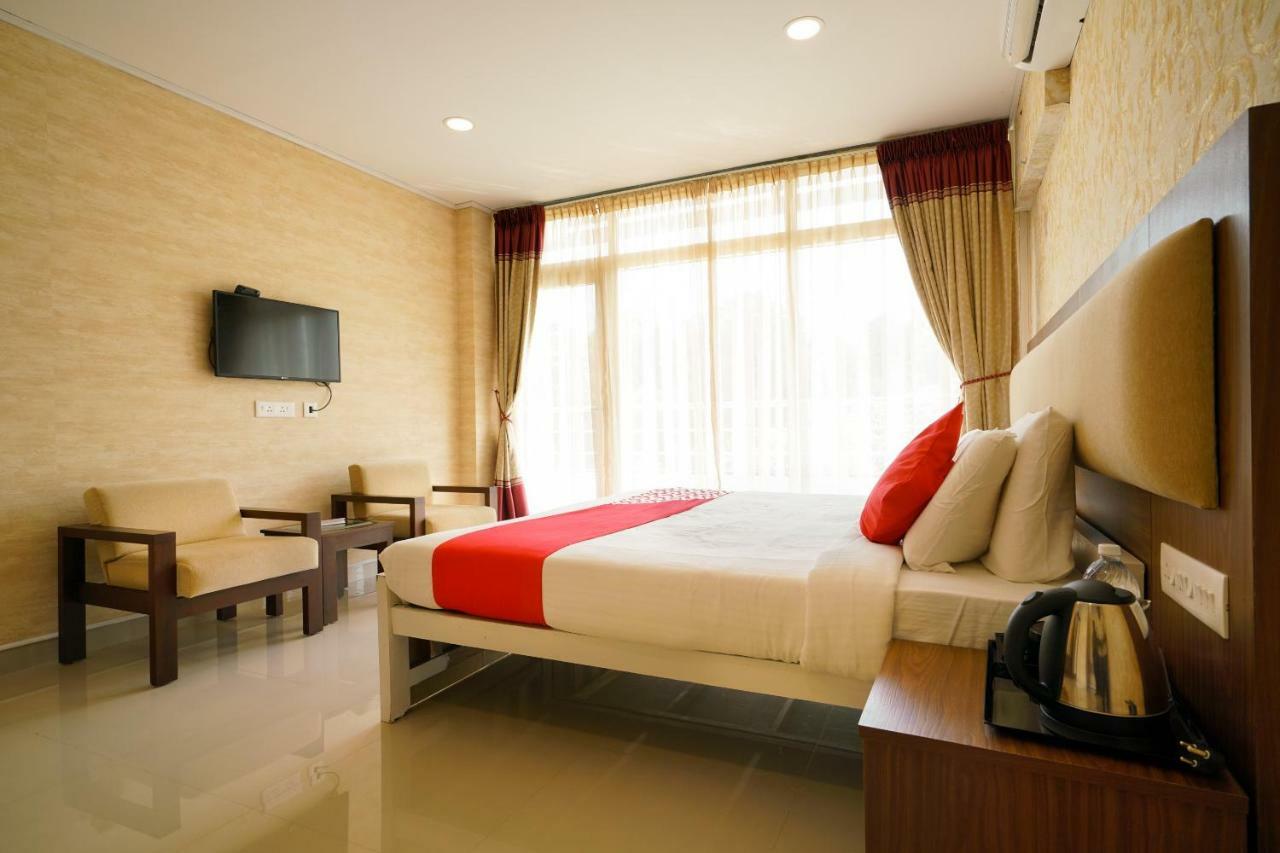 Heaven Gardens Hotel Kochi Exterior photo