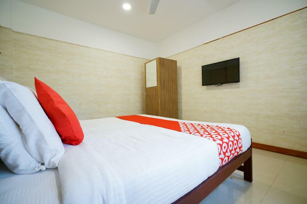 Heaven Gardens Hotel Kochi Exterior photo