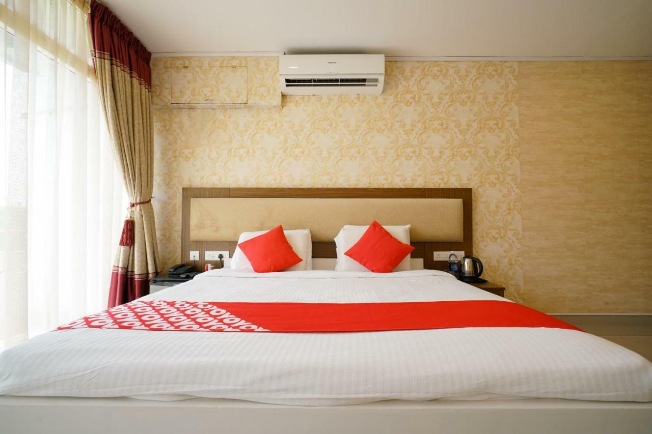 Heaven Gardens Hotel Kochi Exterior photo