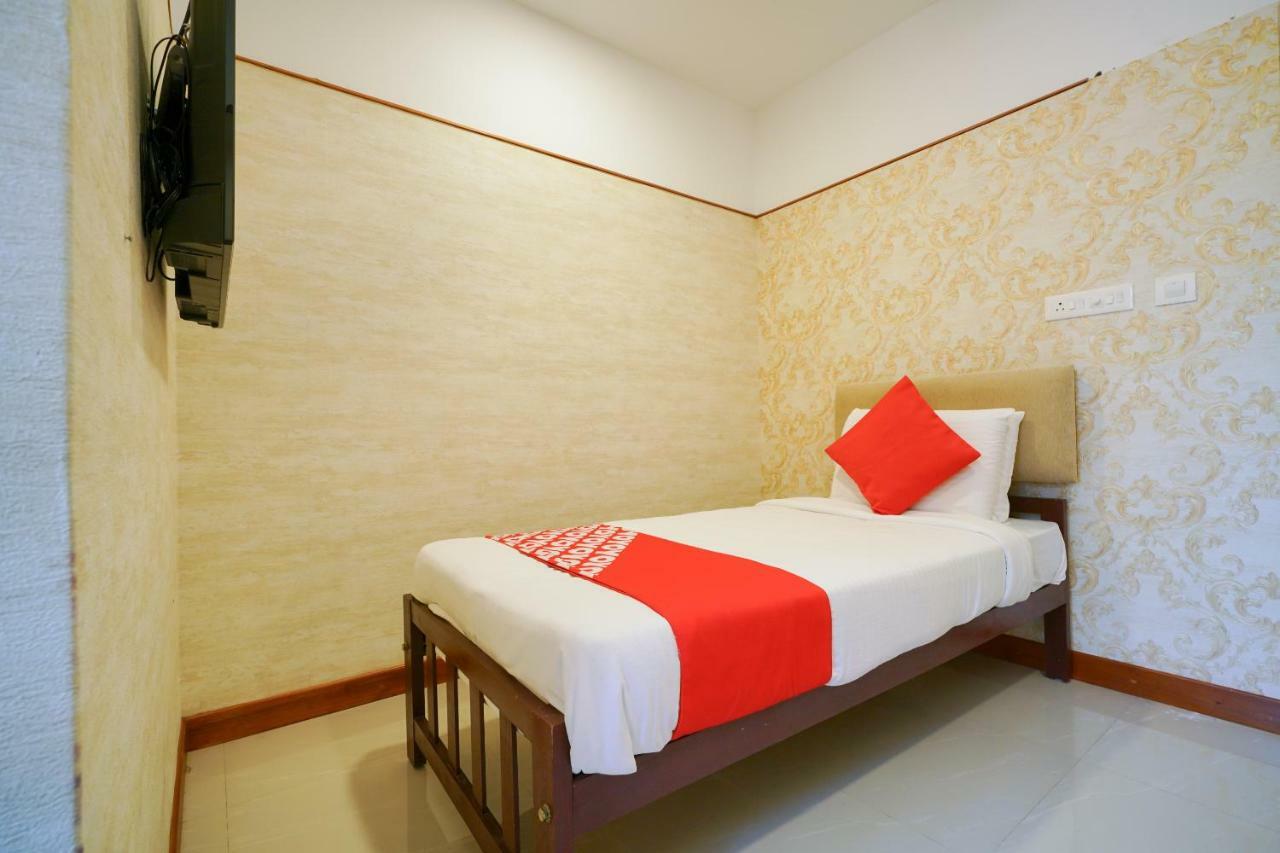 Heaven Gardens Hotel Kochi Exterior photo