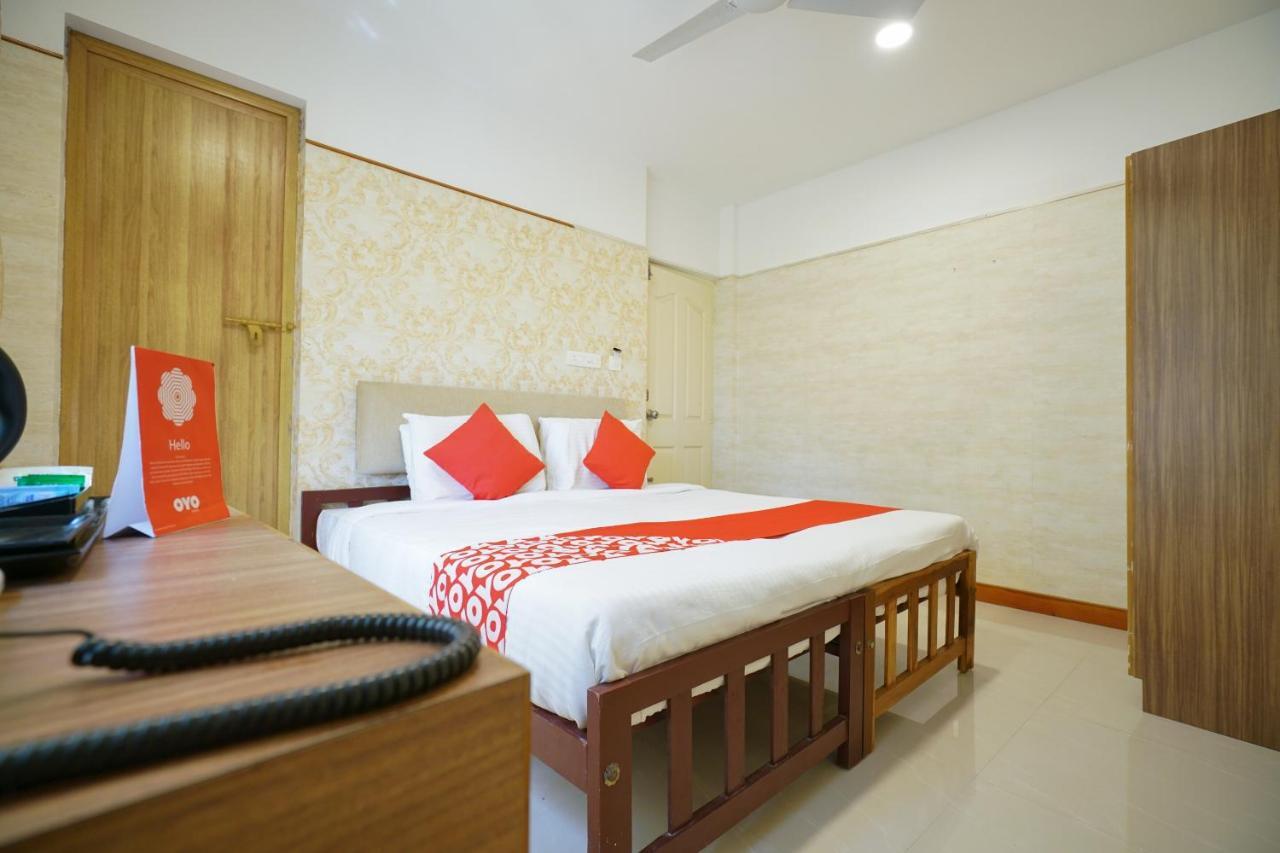Heaven Gardens Hotel Kochi Exterior photo